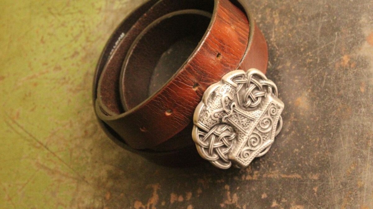 fibbie in ferro e ottone per cinture personalizzate
