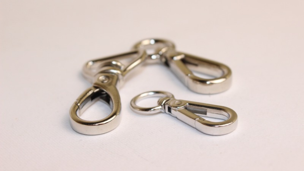 Moschettoni e anelli metallici
